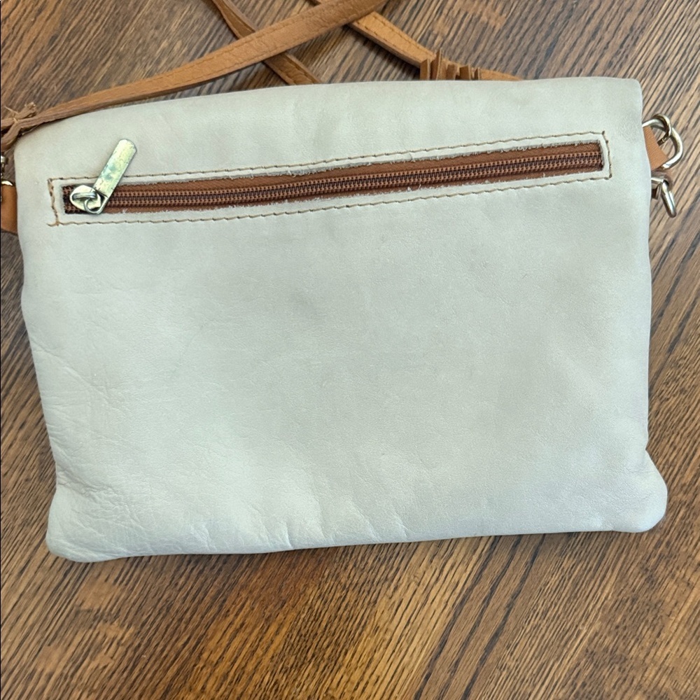 VERA PELLE Cream Crossbody Bag - Picture 3 of 9